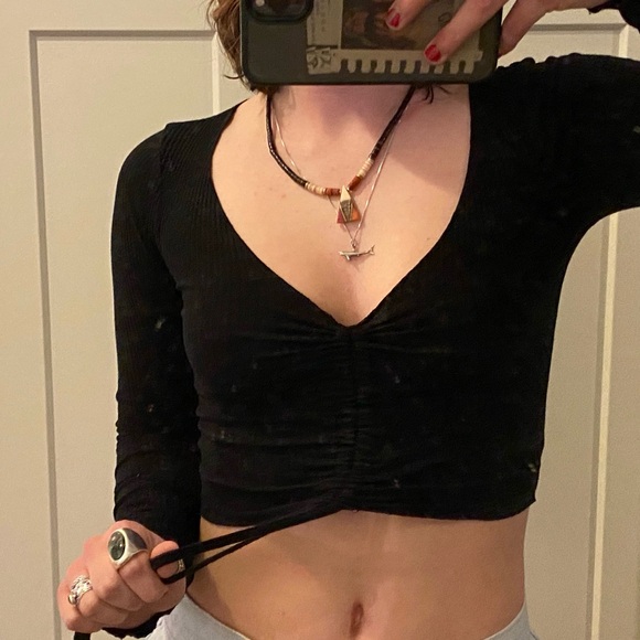 Long sleeve front tie top! - Picture 2 of 5